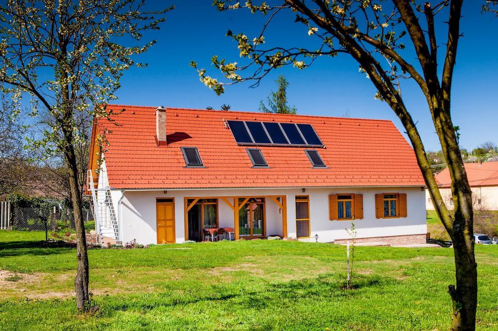 Zengővárkony Rozmaring Vendeghaz酒店 外观 照片